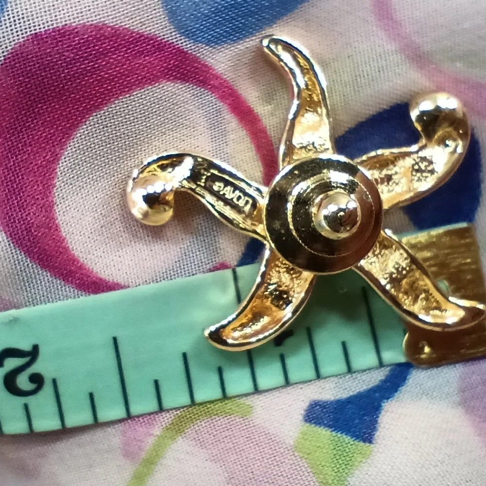 Two Avon Set Gold Tone Metal Starfish and Seahorse Pins With Faux Pearls Vintage